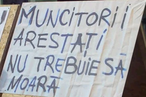 2010. Expoziţa anti-comunistă organizată de Asociţia "15 Noiembrie 1987" în Piaţa Sfatului. Mesajul confecţionat de clujeanul Cătălin Bia acum 24 de ani.