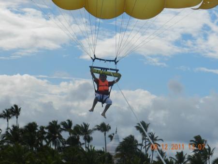 400083_2915308196279_1067910423_2941573_454869119_n Steagu' sus, sus... sus de tot! Fotografie obţinută graţie lui Mitel, pe care m-am angajat pe această cale să-l bag sub masă la următorul "şoc" bahic din Rockstadt. Hai Steagu' !