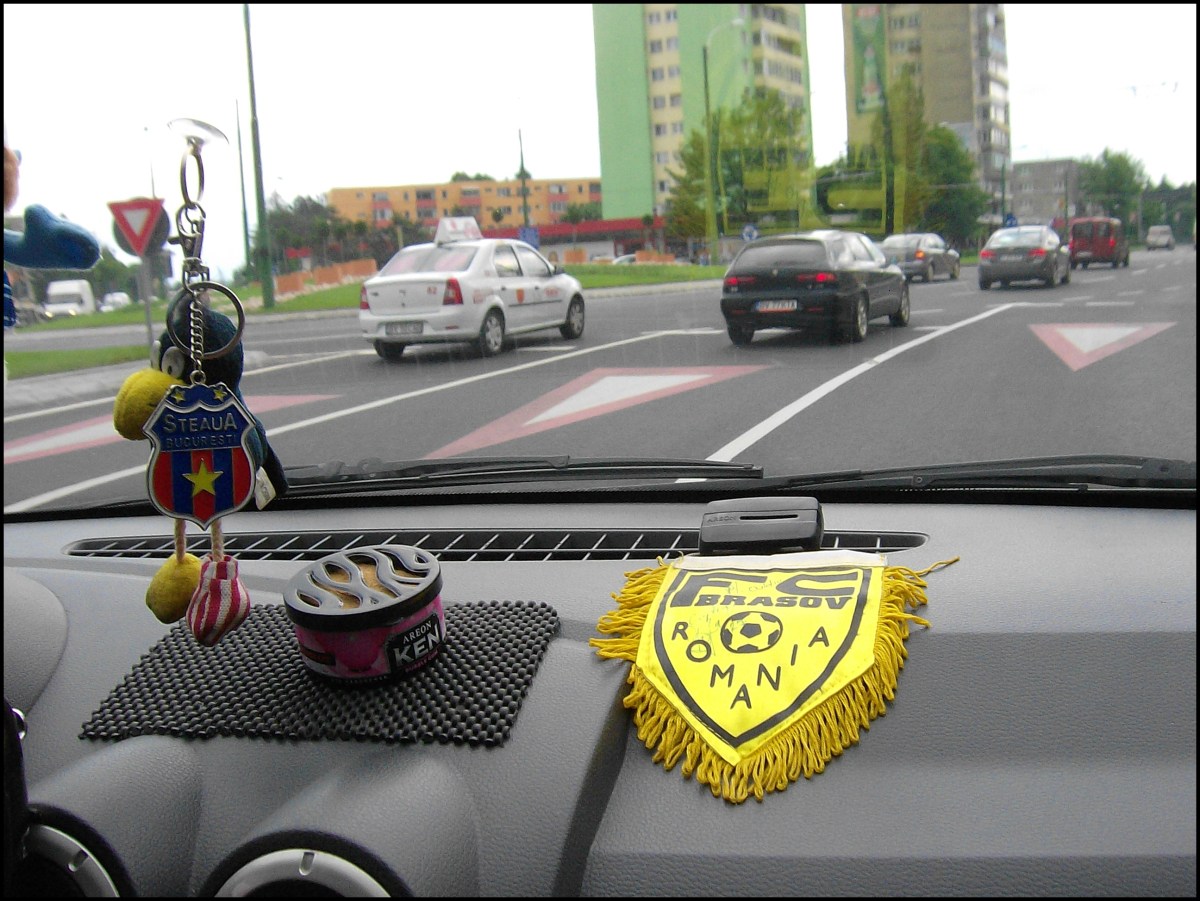 Spre Gemenii cu două echipe care nu pot fi gemene