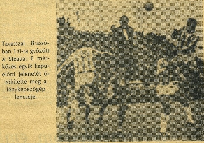 1964 | Braşovul (tricouri dungate) bate Steaua cu 1-0 în... Ajunul Crăciunului. foto: Szabó Sándor