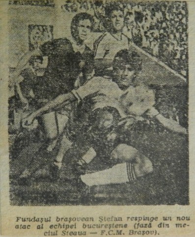 25 mai 1983. Vasile Ştefan degajează pericolul. Meciul s-a încheiat 1-1, după ce "stegarii" au condus 1-0, penalty-ul din care Steaua a egalat fiind provocat chiar de către eroul acestui articol.