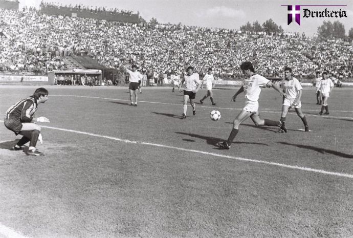 Execuţie. Andrei Şanta faţă-n faţă cu "călul", fază premergătoare golului 2-0.