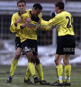 Buga, felicitat de Iorga şi Surdu după reuşita din "Giuleşti", în martie 2003.