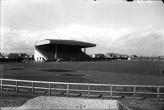 Stadionul "Regele Carol al II-ea", în prezent "Silviu Ploeşteanu/Tineretului". sursa foto: Arhivele Landului Baden-Württember, colecţia Georg Corcodel, foto de Leopold Adler
